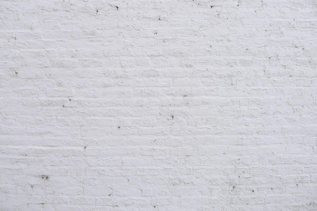 un mur blanc refait