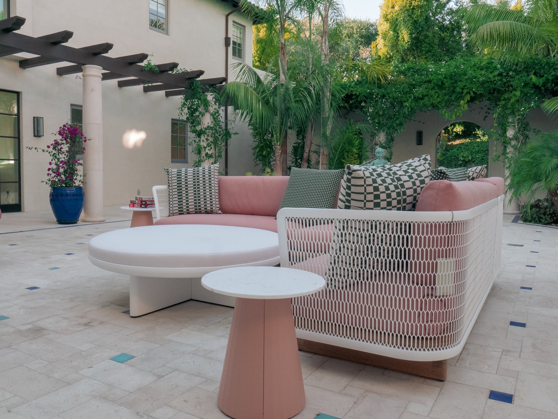 proteger son mobilier de jardin comment le preserver des intemperies estivales