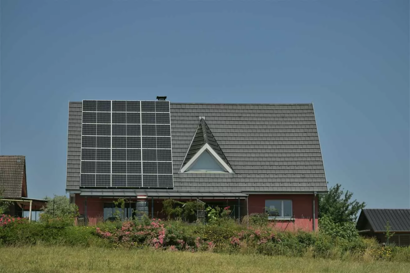 kit panneau solaire les differents types et comment choisir le meilleur pour vous.webp