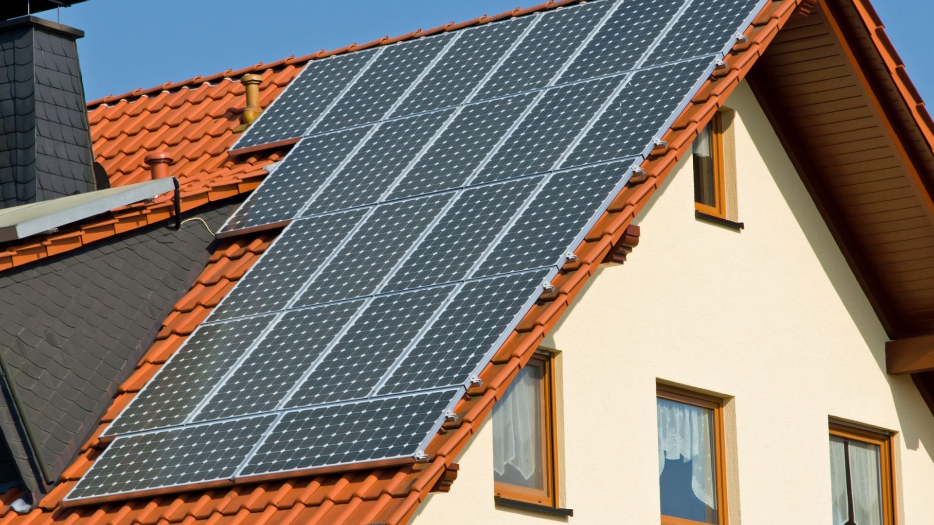 installation de panneaux solaires avec batterie guide complet et recommandations pratiques.jpeg