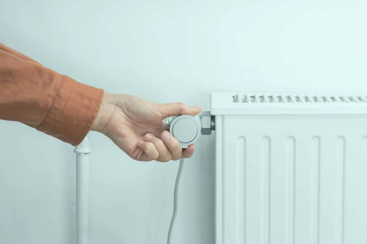 pompe a chaleur air eau avec radiateurs principe de fonctionnement et avantages pour le chauffage.webp