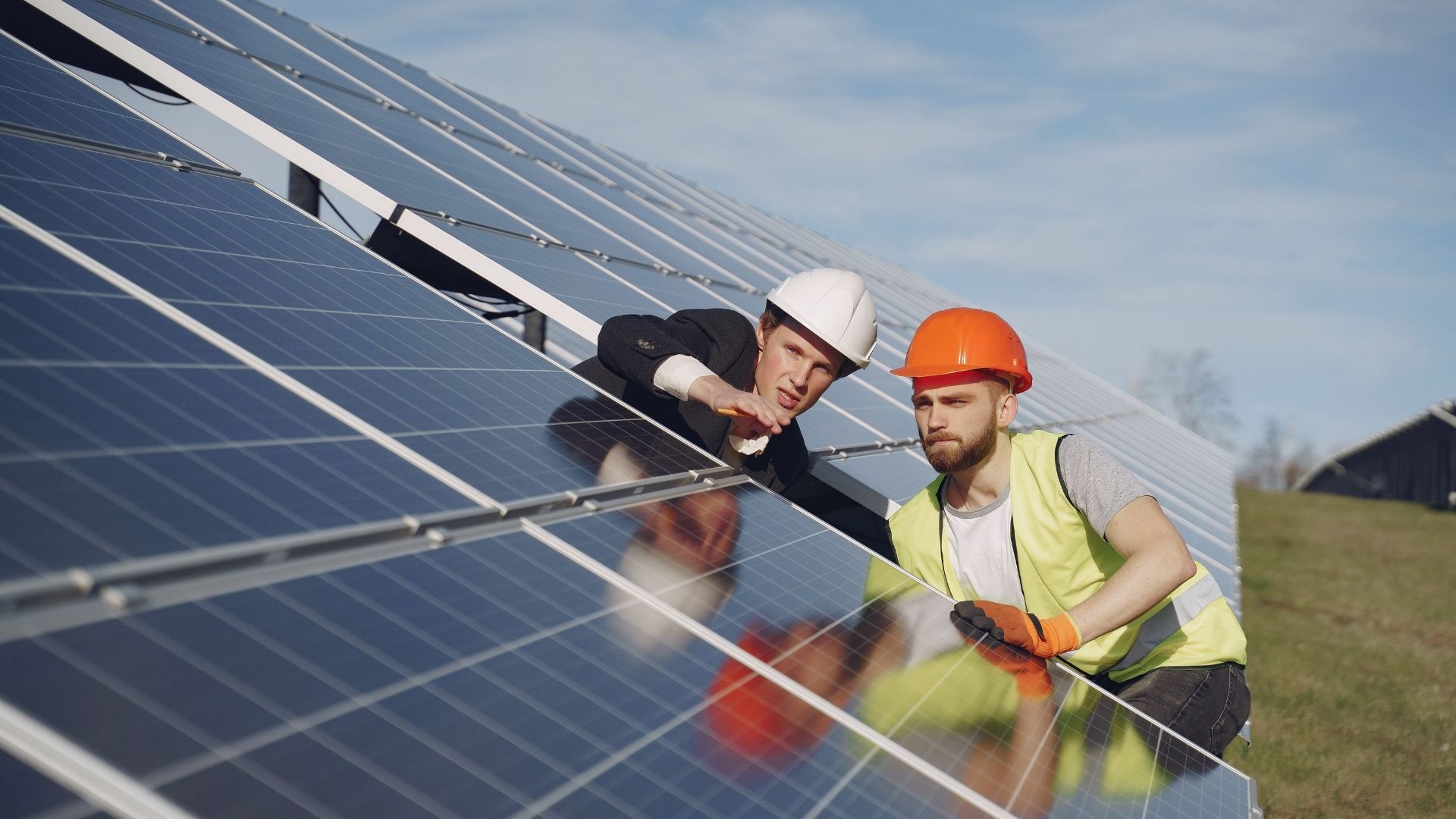 fixation de panneau solaire methodes et astuces pour une installation robuste et durable.jpeg