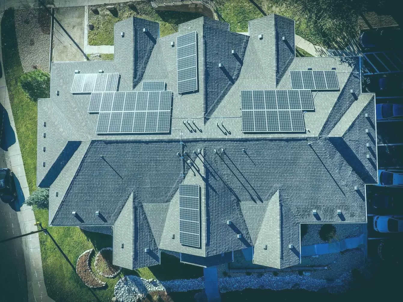 kit panneau solaire autonome solutions cles en main pour une production d energie autonome.webp